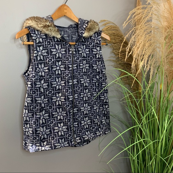 Patterned Hooded Vest - Picture 4 of 10